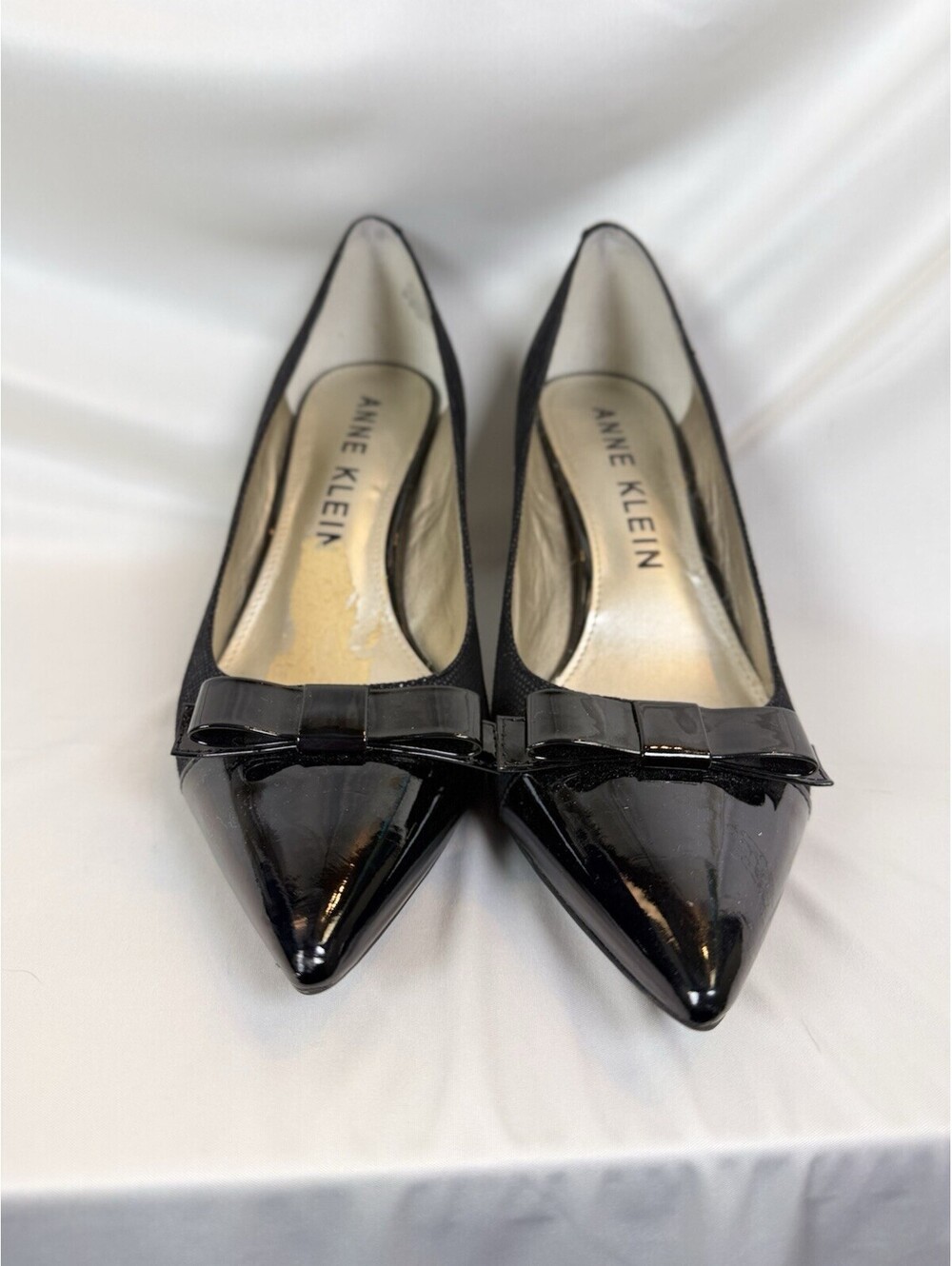 Anne Klein Heels Black Pumps Bow Textured Pattern Pointed Toe Sz 9.5 Cushion